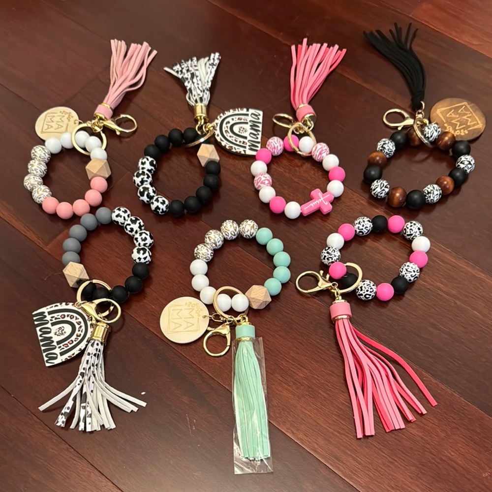 Trendy Beaded Keychain Bracelets ( 1 keychain) just let me know which one ☺️